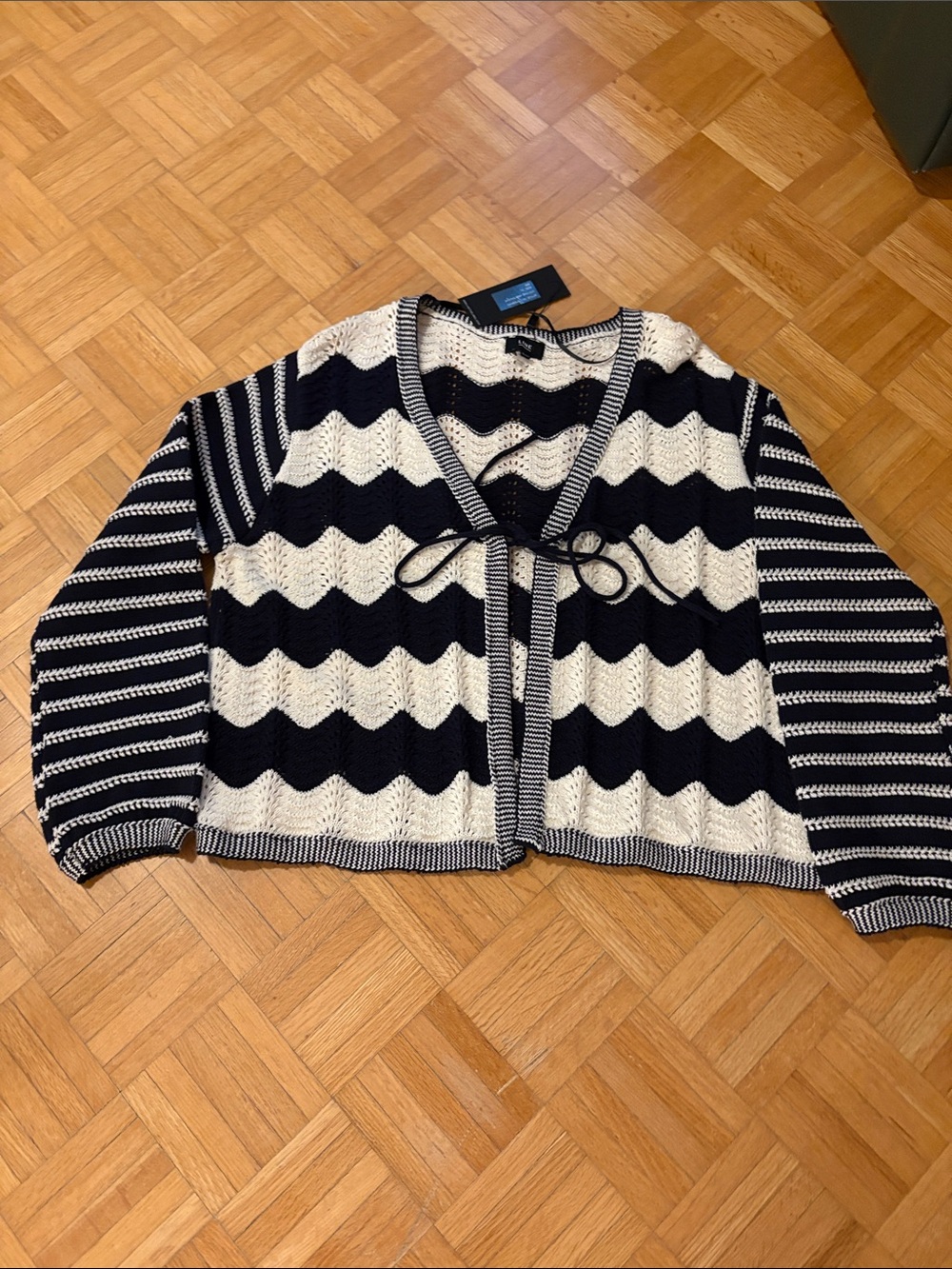 Line Wave Knit Cardigan - Black & Cream